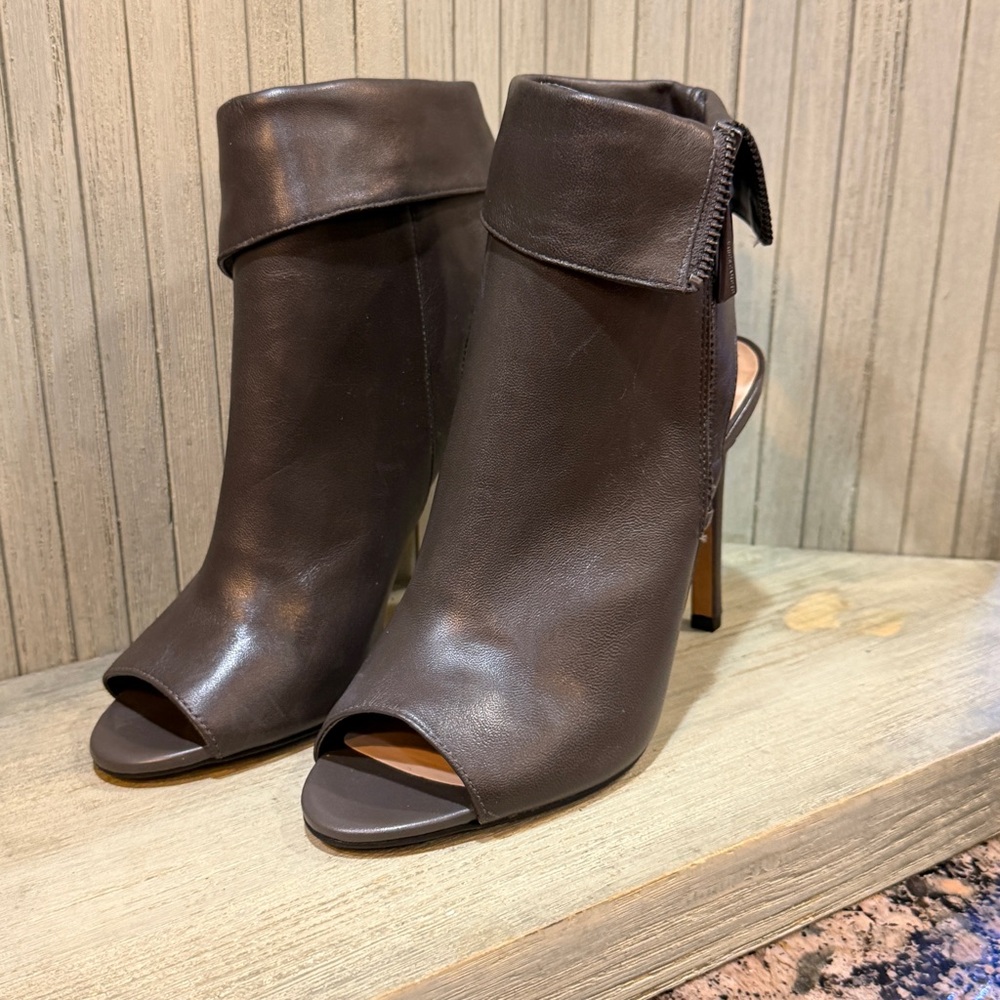 New Vince Camuto Grey Leather Peep-Toe Ankle Heels 7M - Picture 3 of 11